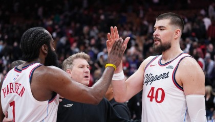 博鱼app-快船VS公牛首发：哈登、邓恩、桑德斯、科林斯、祖巴茨